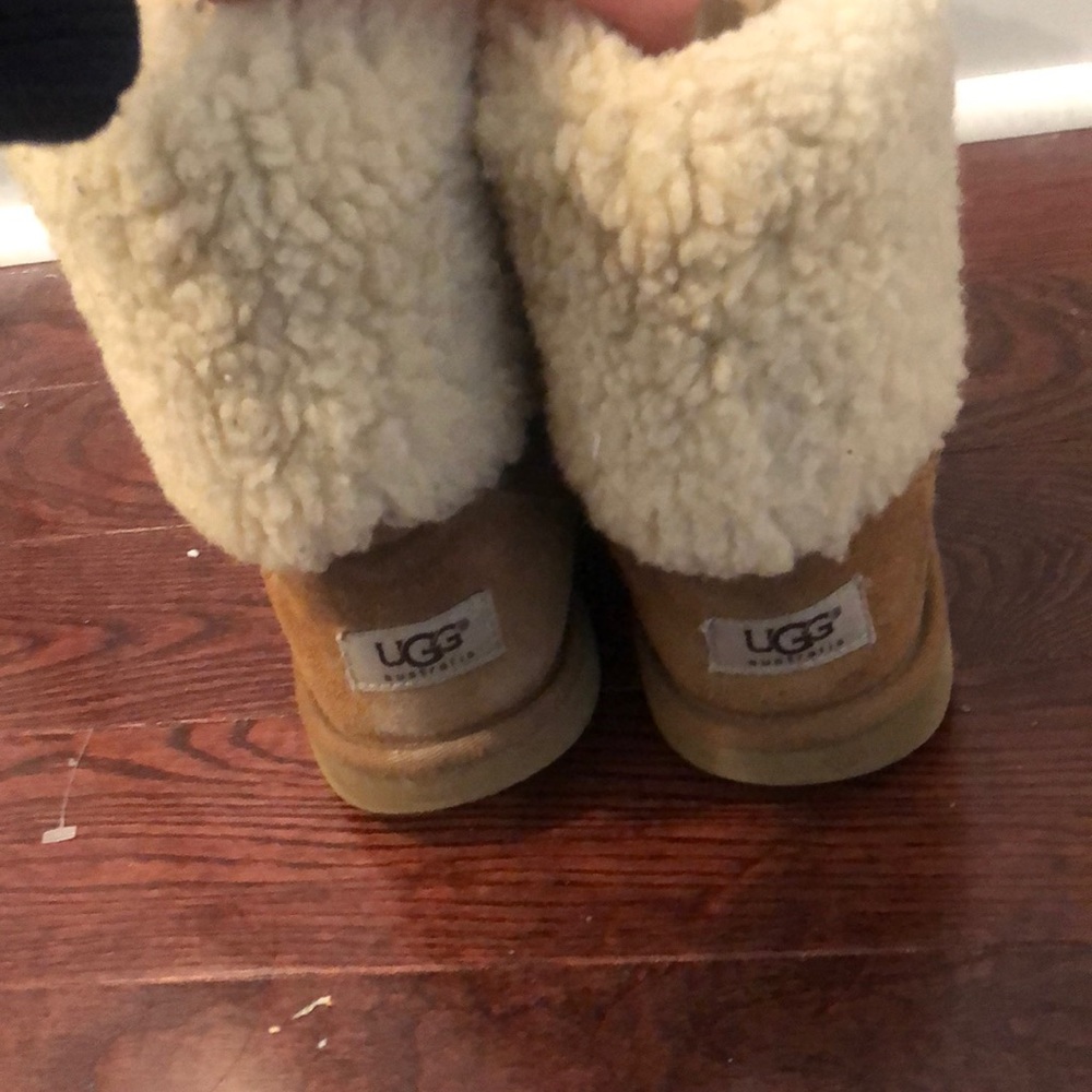 uggs - Picture 2 of 3